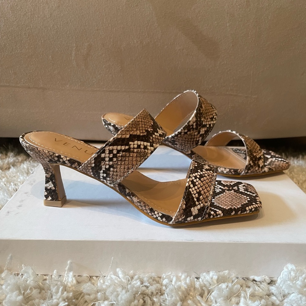 Python print Kitten Heels